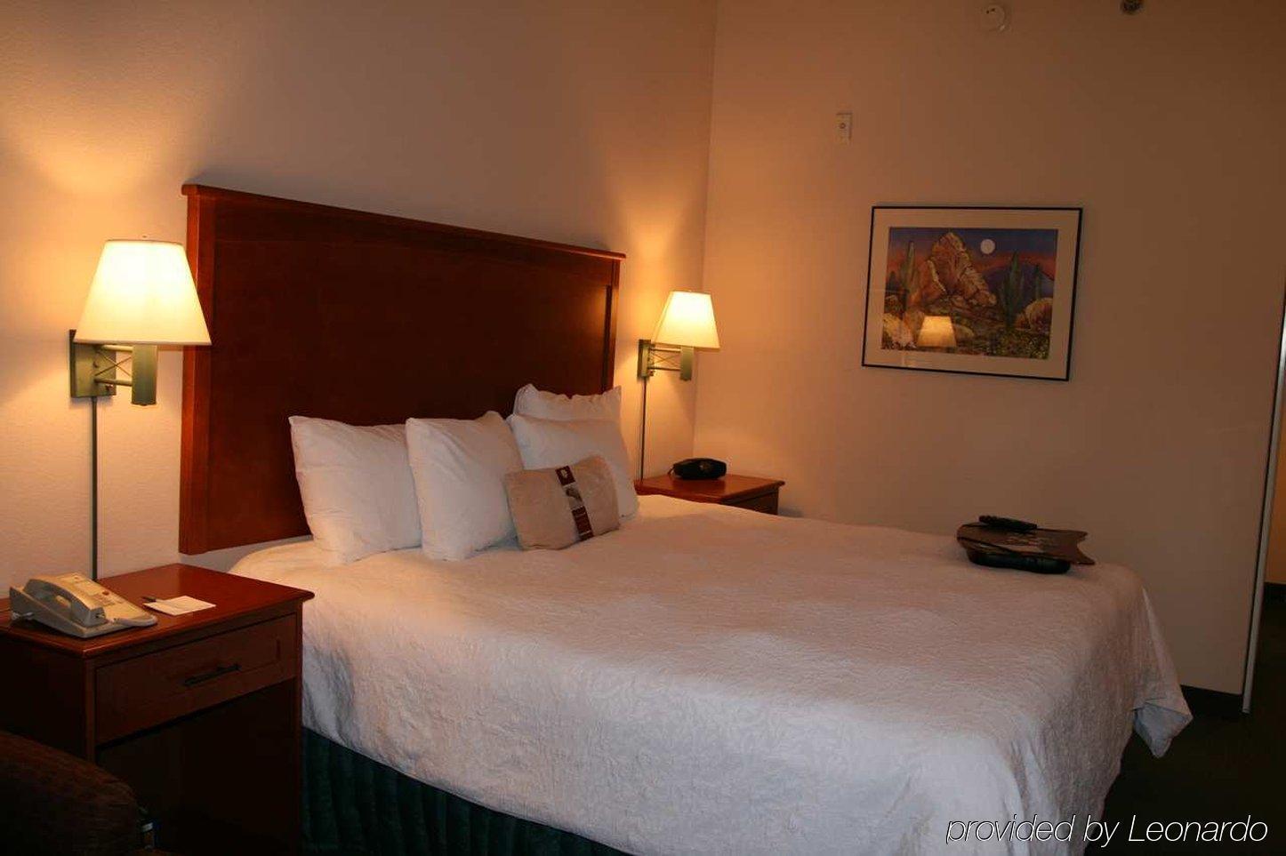 Hampton Inn & Suites Scottsdale On Shea Blvd Room photo